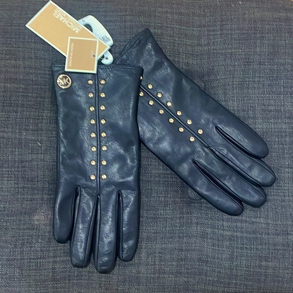 Nwt MICHAEL MICHAEL KORS
Leather Astor Studded Gloves with Touch Tips - Picture 2 of 5